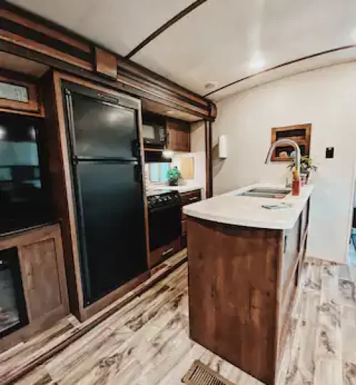 Full kitchen